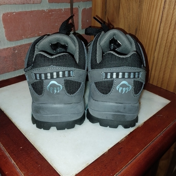 NEW WITHOUT BOX WOLVERINE Work & Hiking Shoes Mens Size 8 Waterproof. - Picture 4 of 6